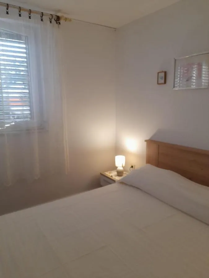 App Mladenka Apartment Novigrad