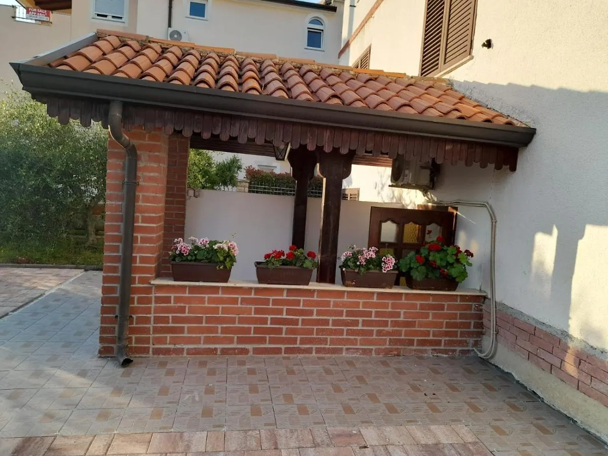 App Mladenka Apartment Novigrad
