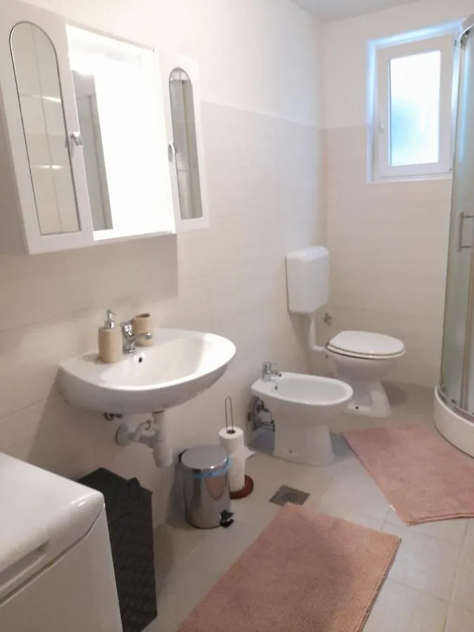 App Mladenka Apartment Novigrad